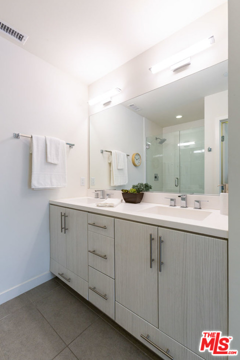 2209 Polyscope Place Los Angeles, CA 90026 - Photo 25 of 37 a bathroom with a sink and a mirror