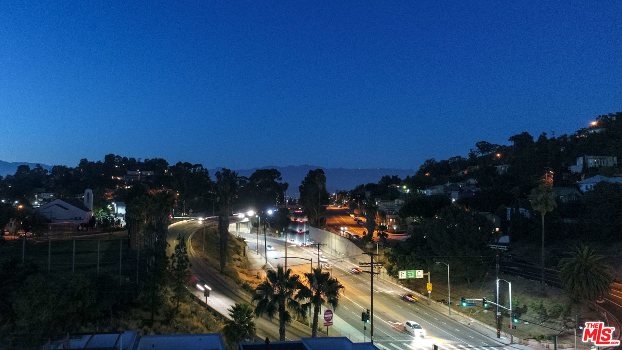 2209 Polyscope Place Los Angeles, CA 90026 - Photo 34 of 37