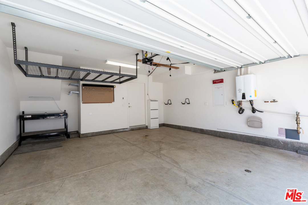 2209 Polyscope Place Los Angeles, CA 90026 - Photo 35 of 37 a view of a garage