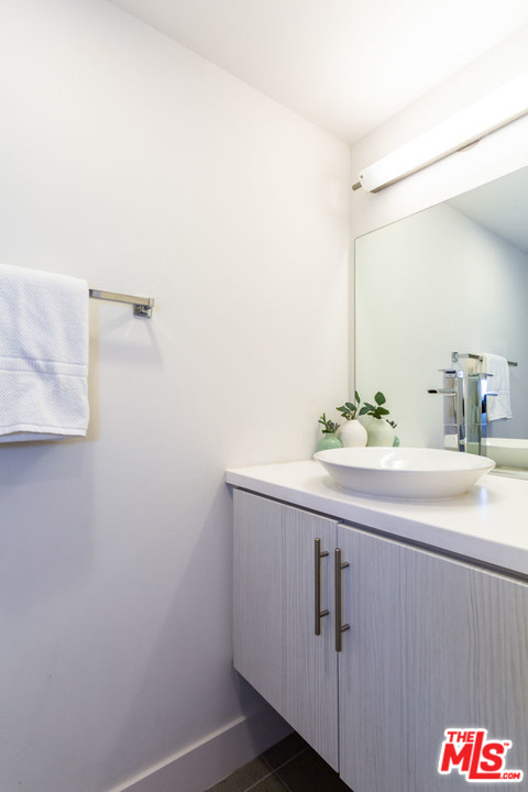 2209 Polyscope Place Los Angeles, CA 90026 - Photo 5 of 37 a bathroom with a sink and mirror