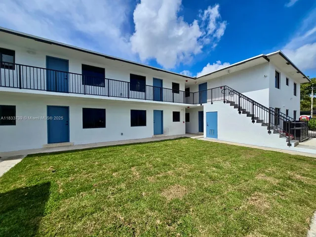 a view of a house with a backyard