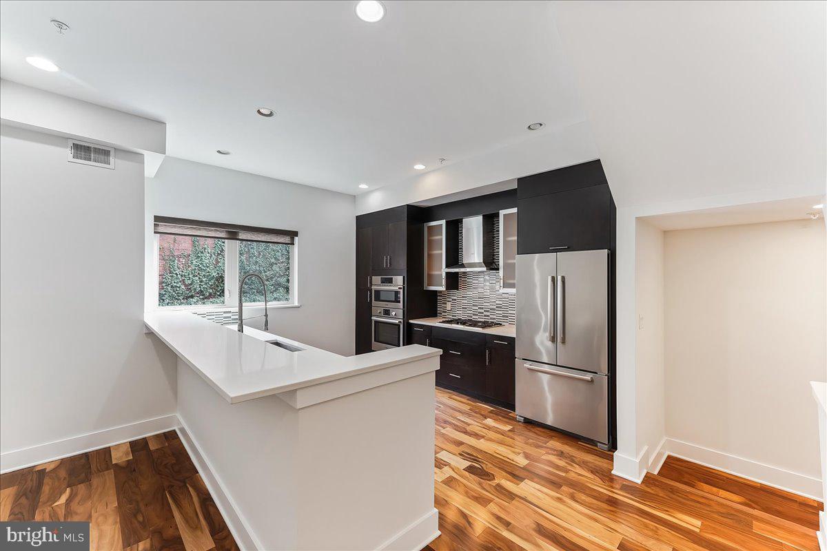 154 North Front Street Philadelphia, PA 19106 - Photo 11 of 36