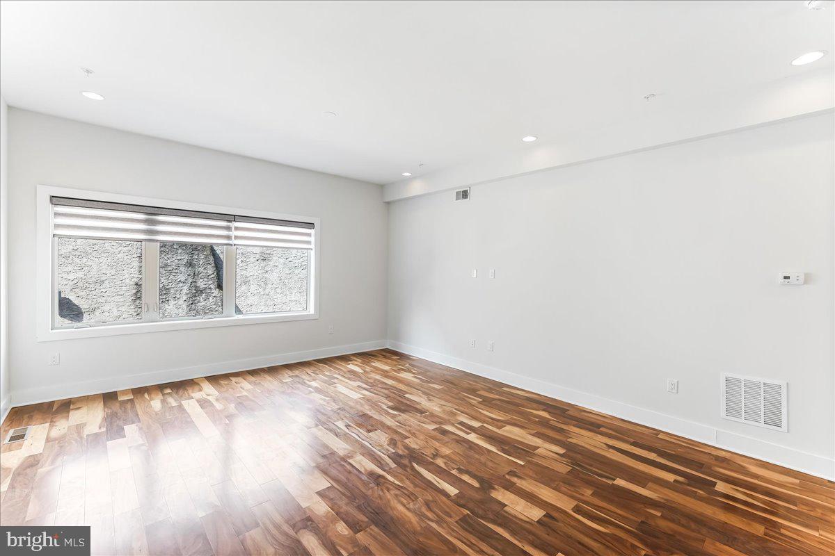 154 North Front Street Philadelphia, PA 19106 - Photo 13 of 36