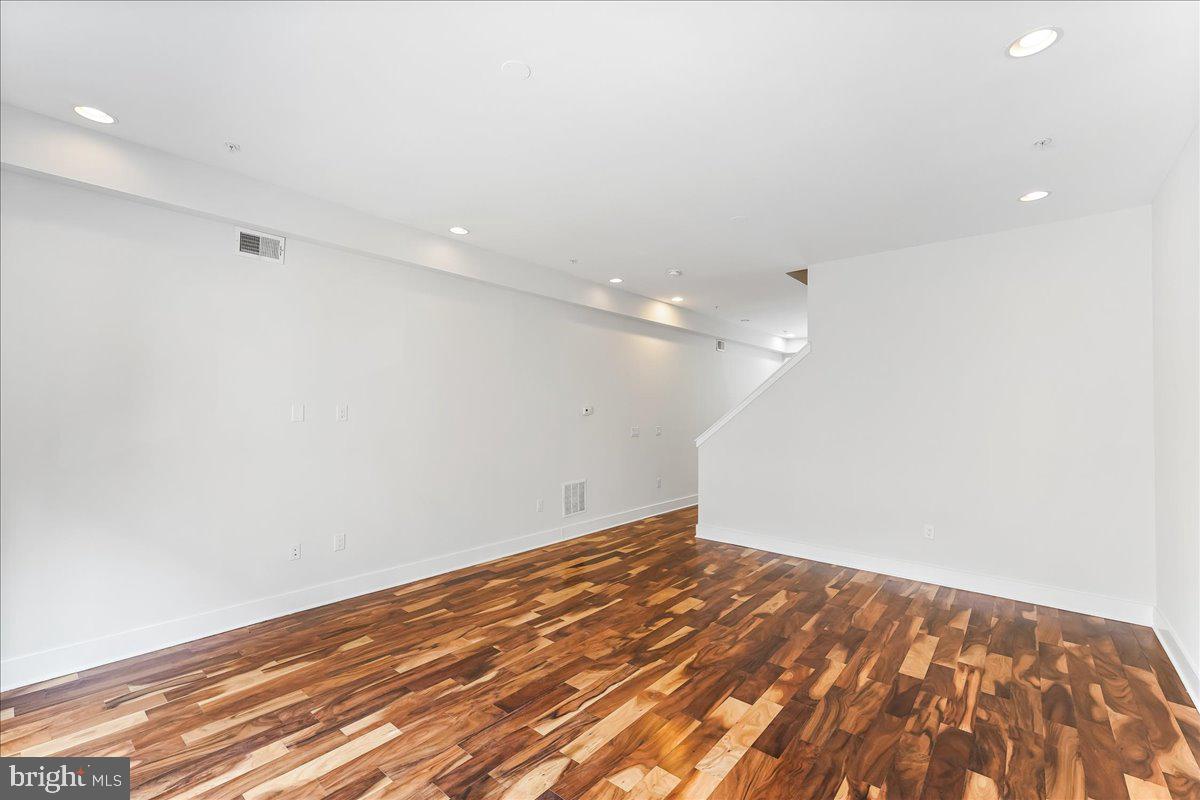 154 North Front Street Philadelphia, PA 19106 - Photo 14 of 36