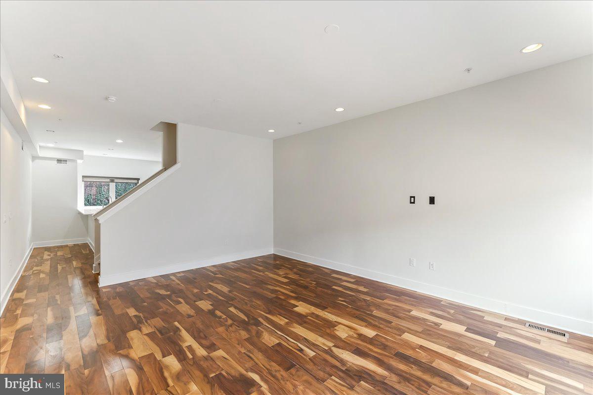 154 North Front Street Philadelphia, PA 19106 - Photo 15 of 36