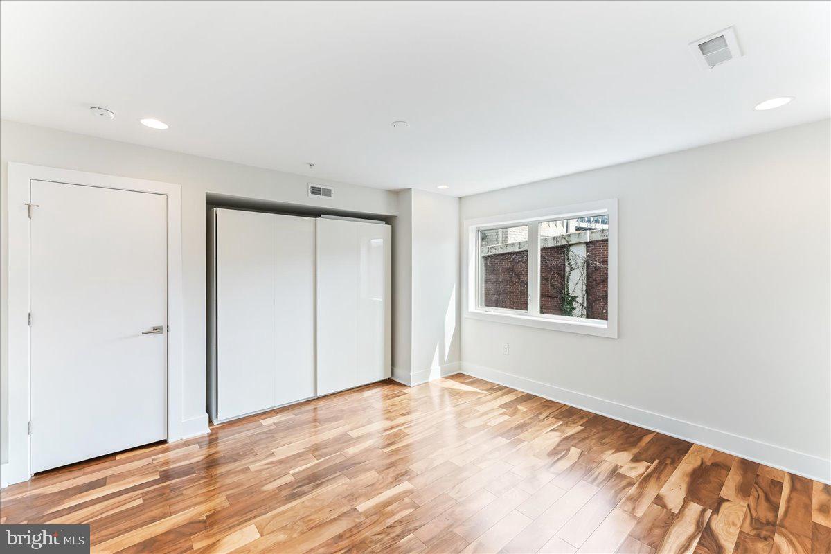 154 North Front Street Philadelphia, PA 19106 - Photo 18 of 36