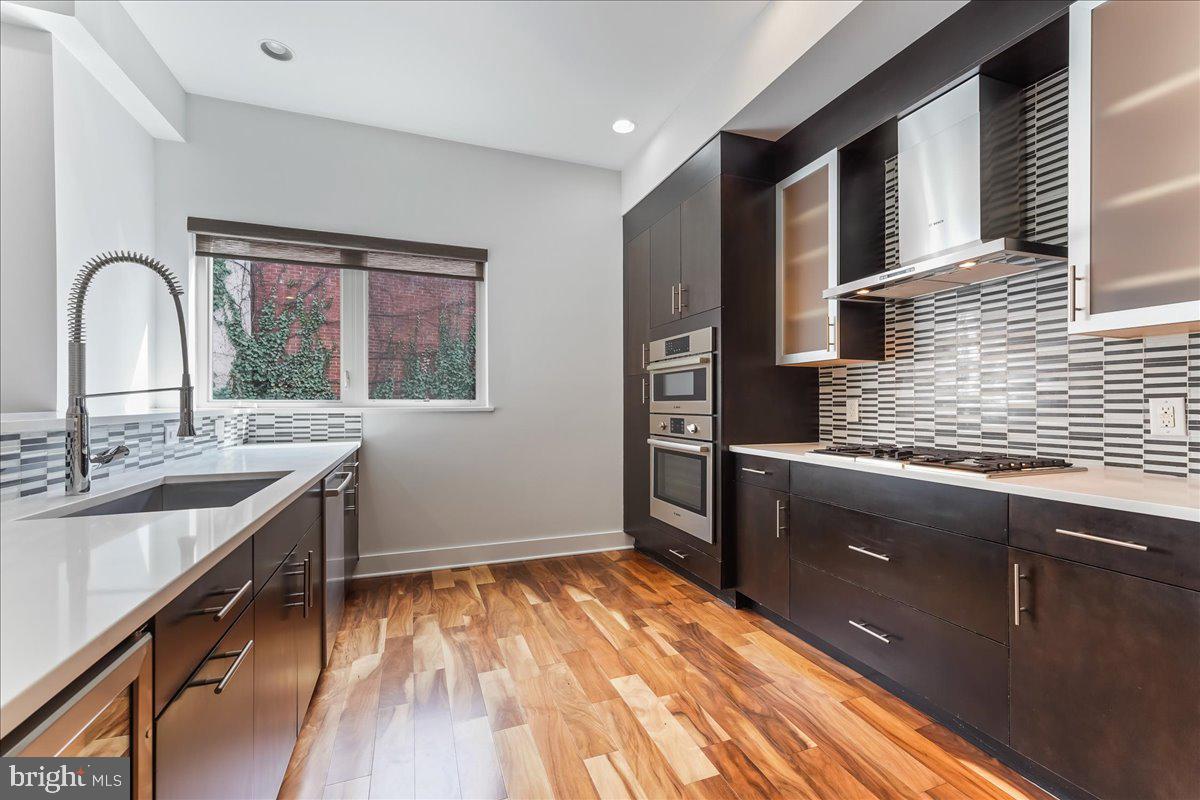 154 North Front Street Philadelphia, PA 19106 - Photo 7 of 36