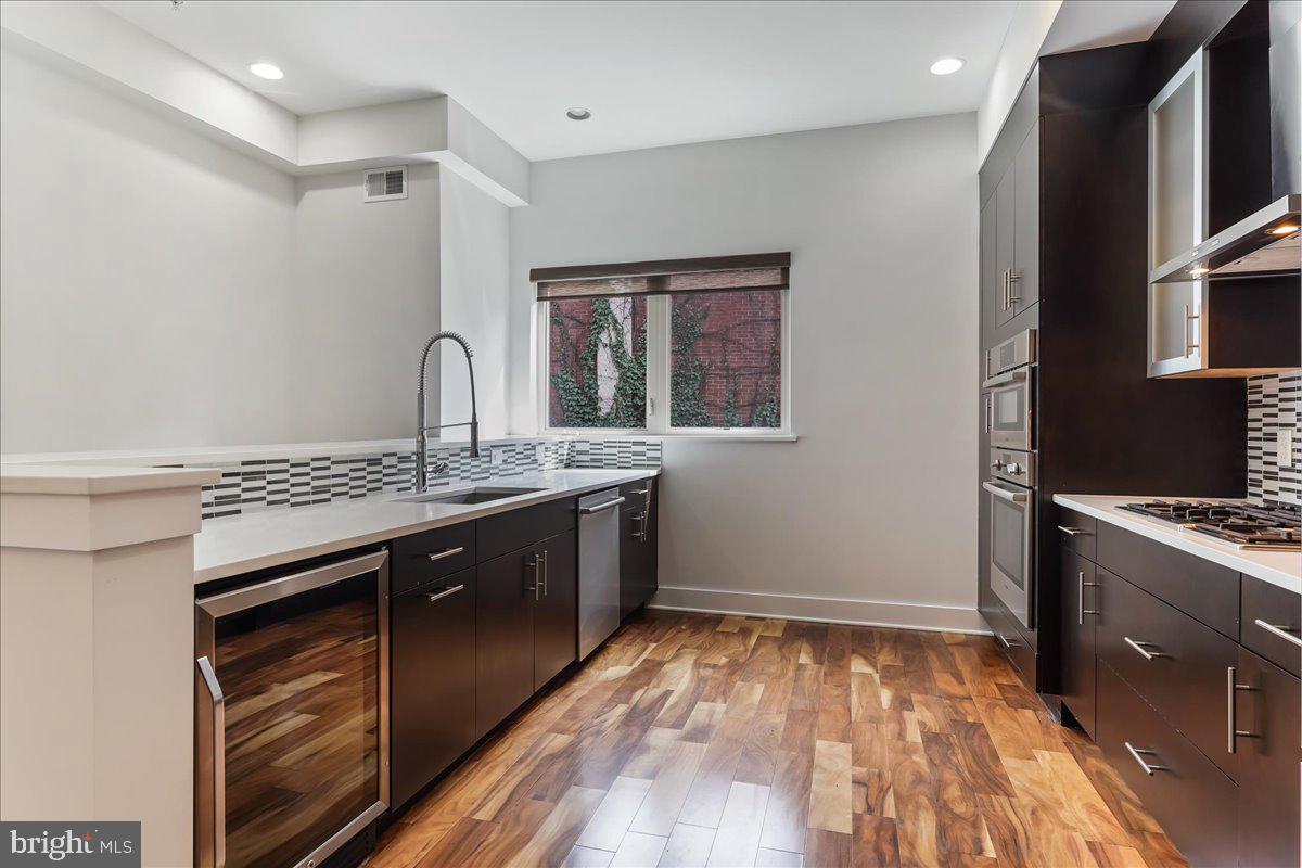 154 North Front Street Philadelphia, PA 19106 - Photo 8 of 36