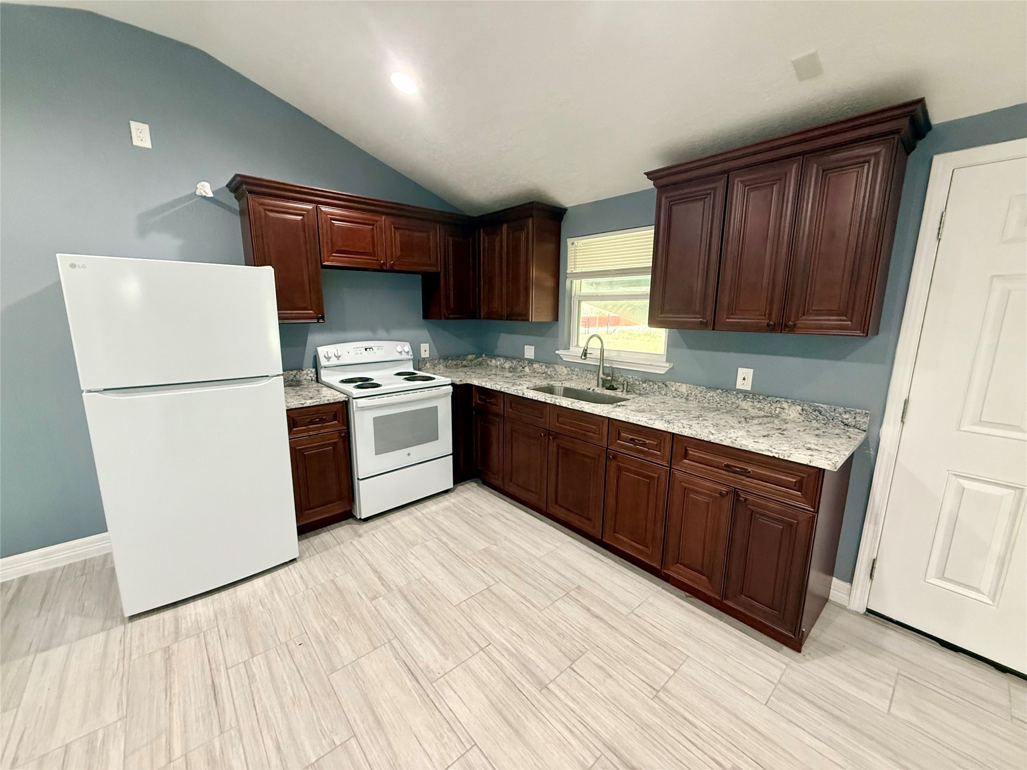 9015 Puritan Way Rosharon, TX 77583 - Photo 6 of 16 a kitchen with stainless steel appliances granite countertop a refrigerator a sink dishwasher a stove top oven a refrigerator and cabinets with wooden floor