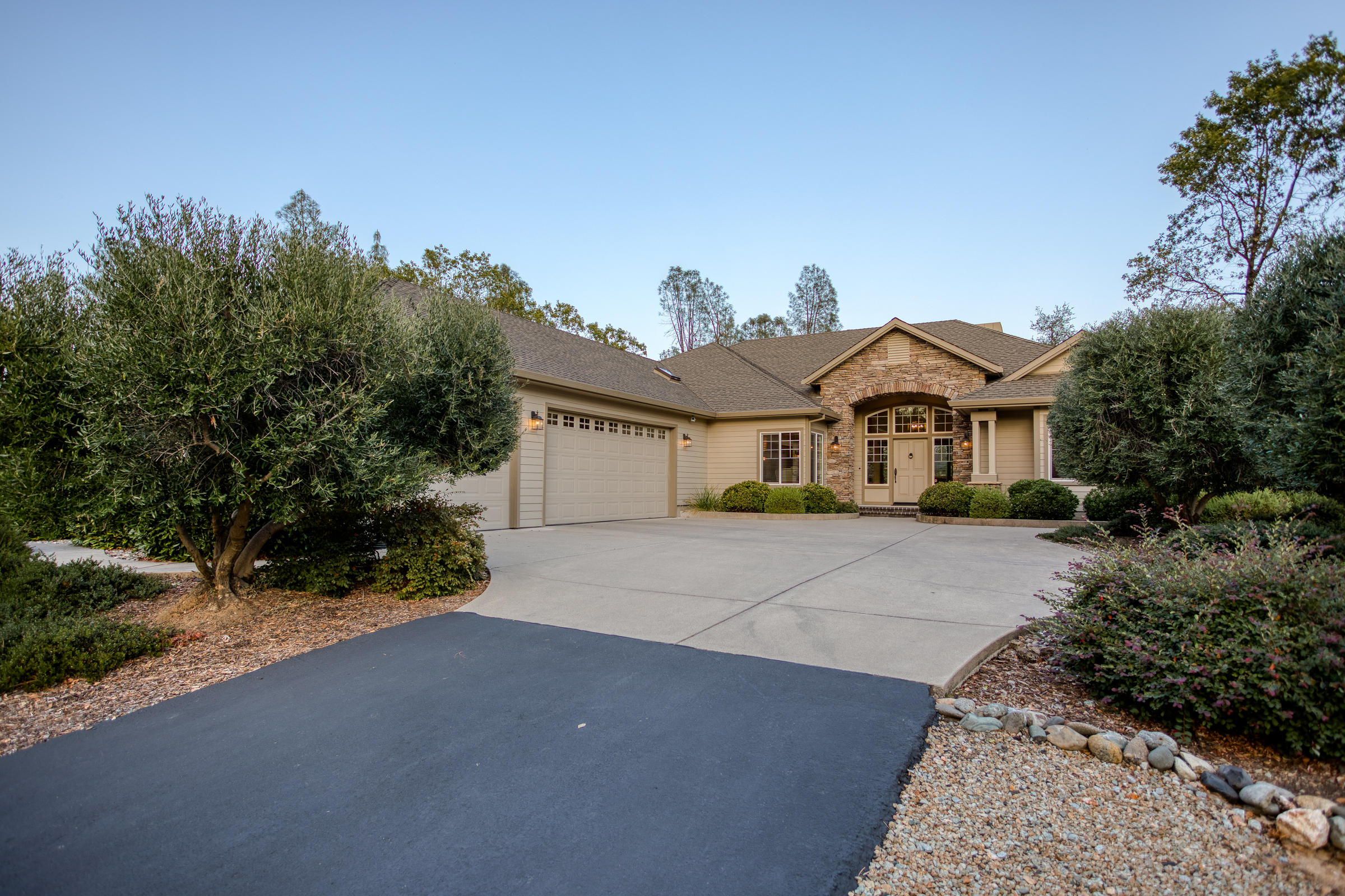 10163 Tilton Mine Road Redding, CA 96001 - Photo 138 of 144 a front view of a house with a yard and garage