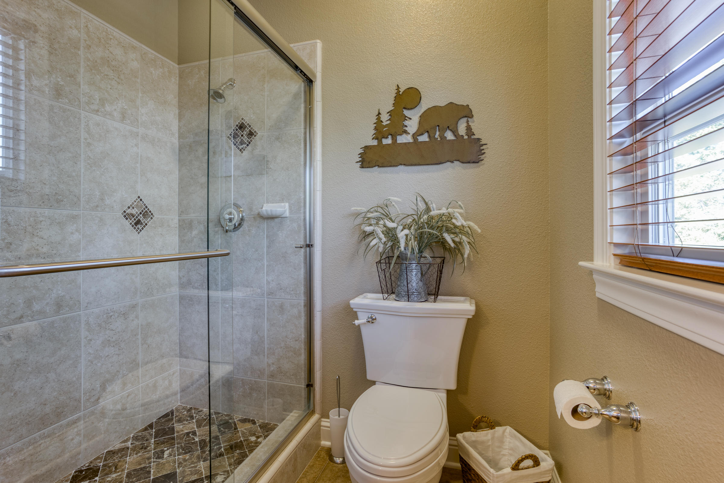 10163 Tilton Mine Road Redding, CA 96001 - Photo 22 of 144 Hall/Pool Bath
