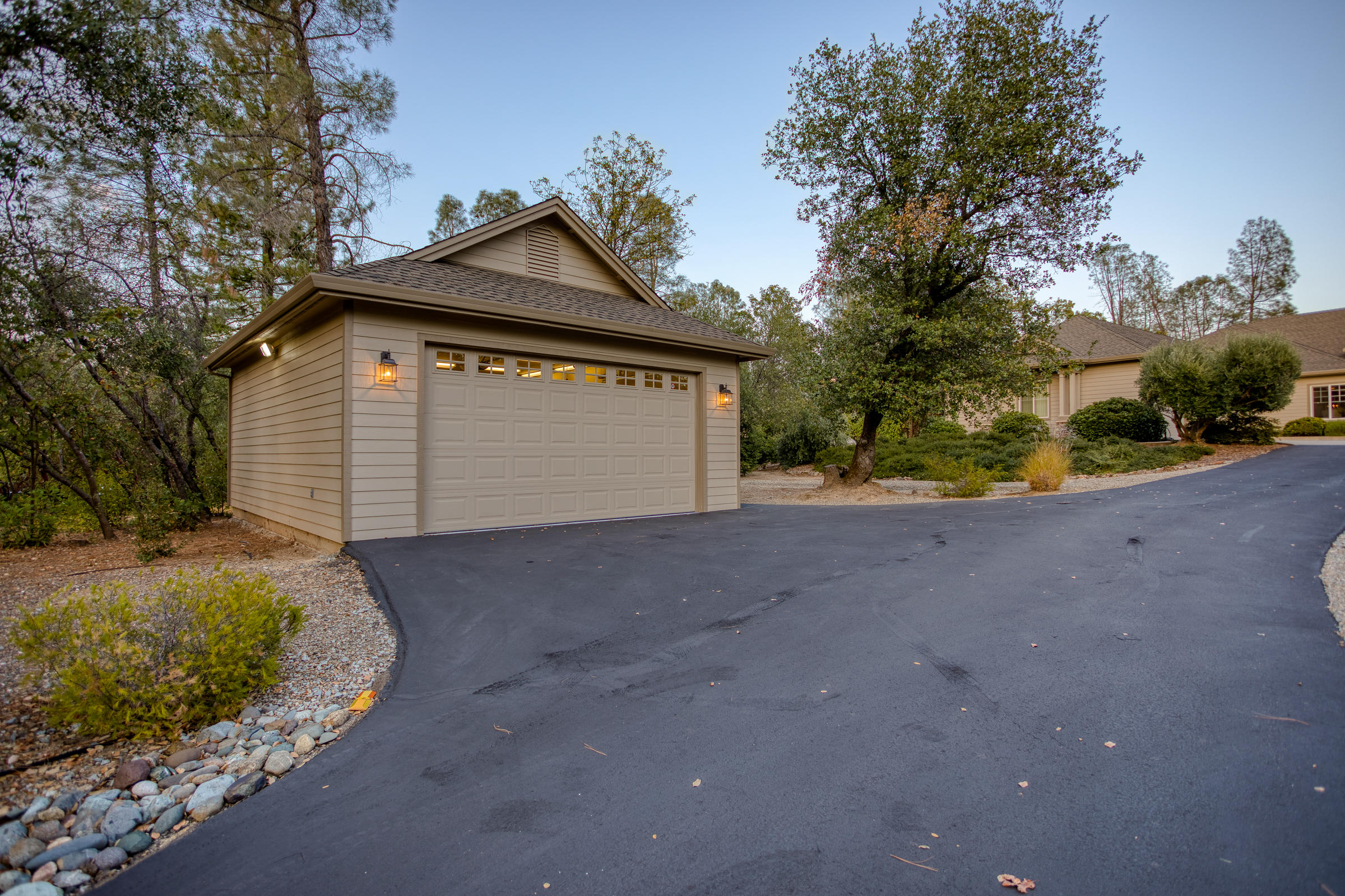 10163 Tilton Mine Road Redding, CA 96001 - Photo 28 of 144 Shop Driveway
