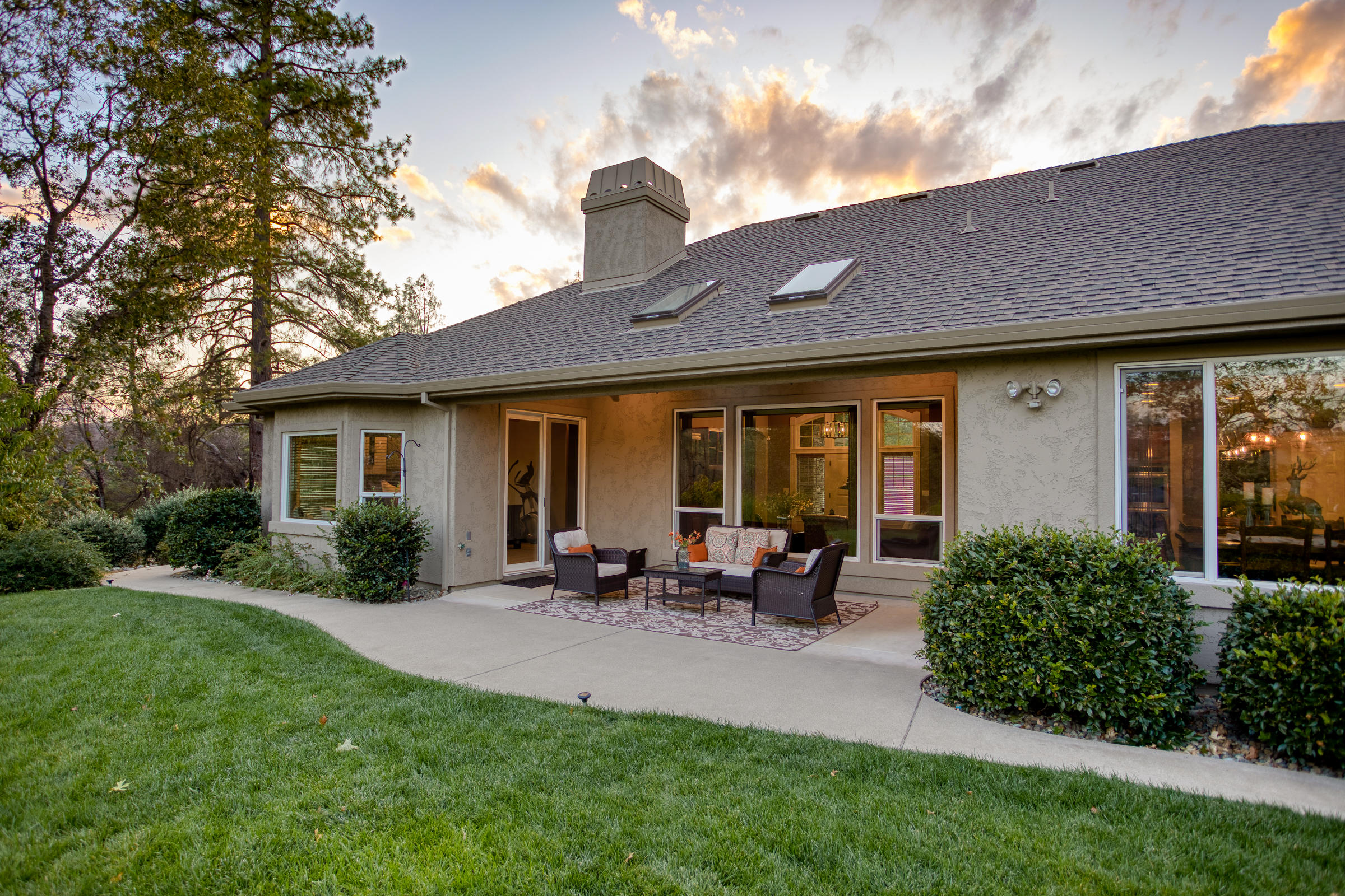 10163 Tilton Mine Road Redding, CA 96001 - Photo 34 of 144 Covered Patio
