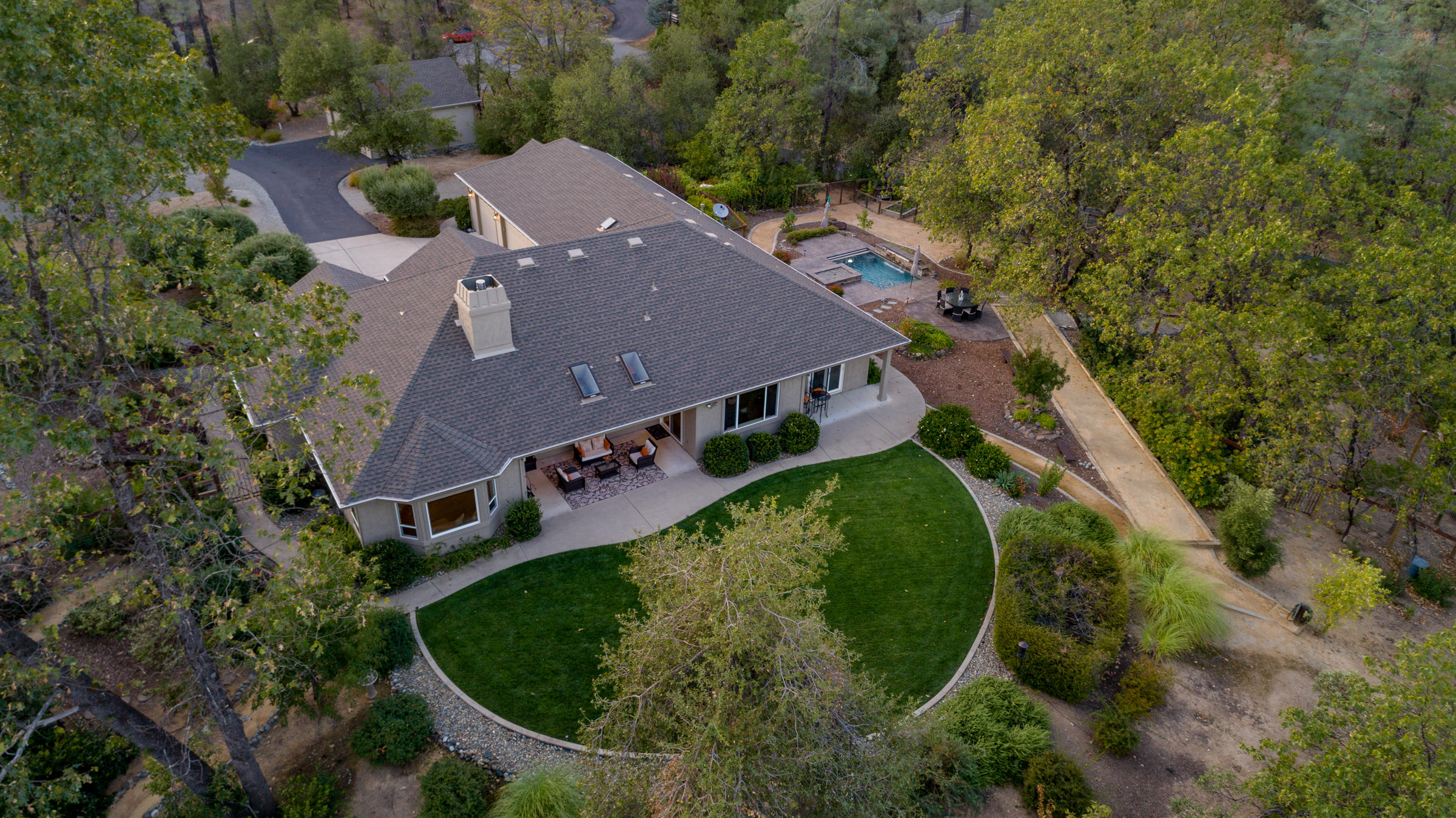 10163 Tilton Mine Road Redding, CA 96001 - Photo 4 of 144 Lush Westside Estate