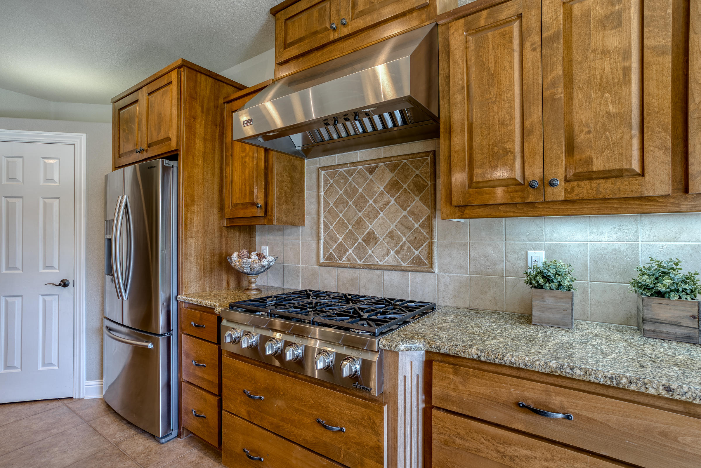 10163 Tilton Mine Road Redding, CA 96001 - Photo 7 of 144 Dacor Range & Viking Hood