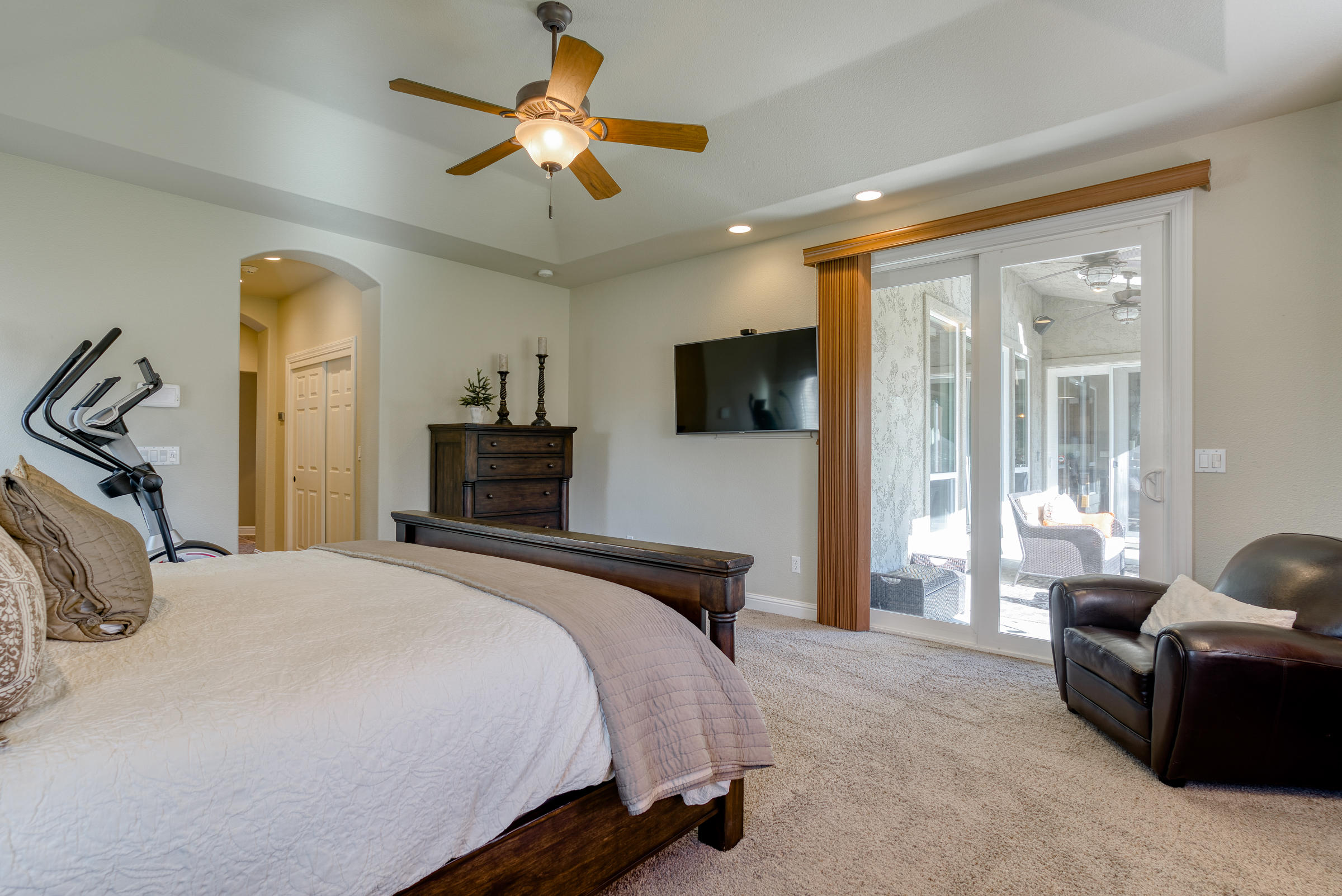 10163 Tilton Mine Road Redding, CA 96001 - Photo 77 of 144 Large Master & Slider to Patio