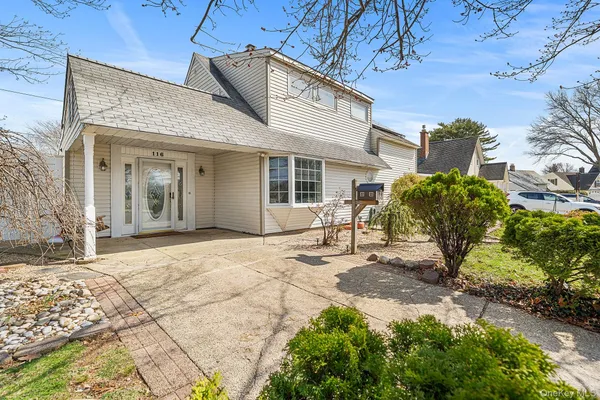 $790,000 | 116 Red Maple Drive North, Levittown, NY 11756