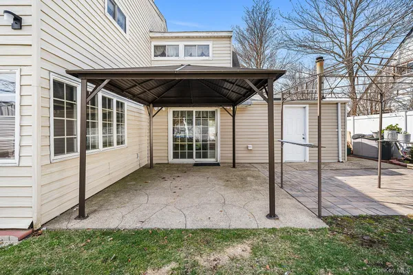 $790,000 | 116 Red Maple Drive North, Levittown, NY 11756