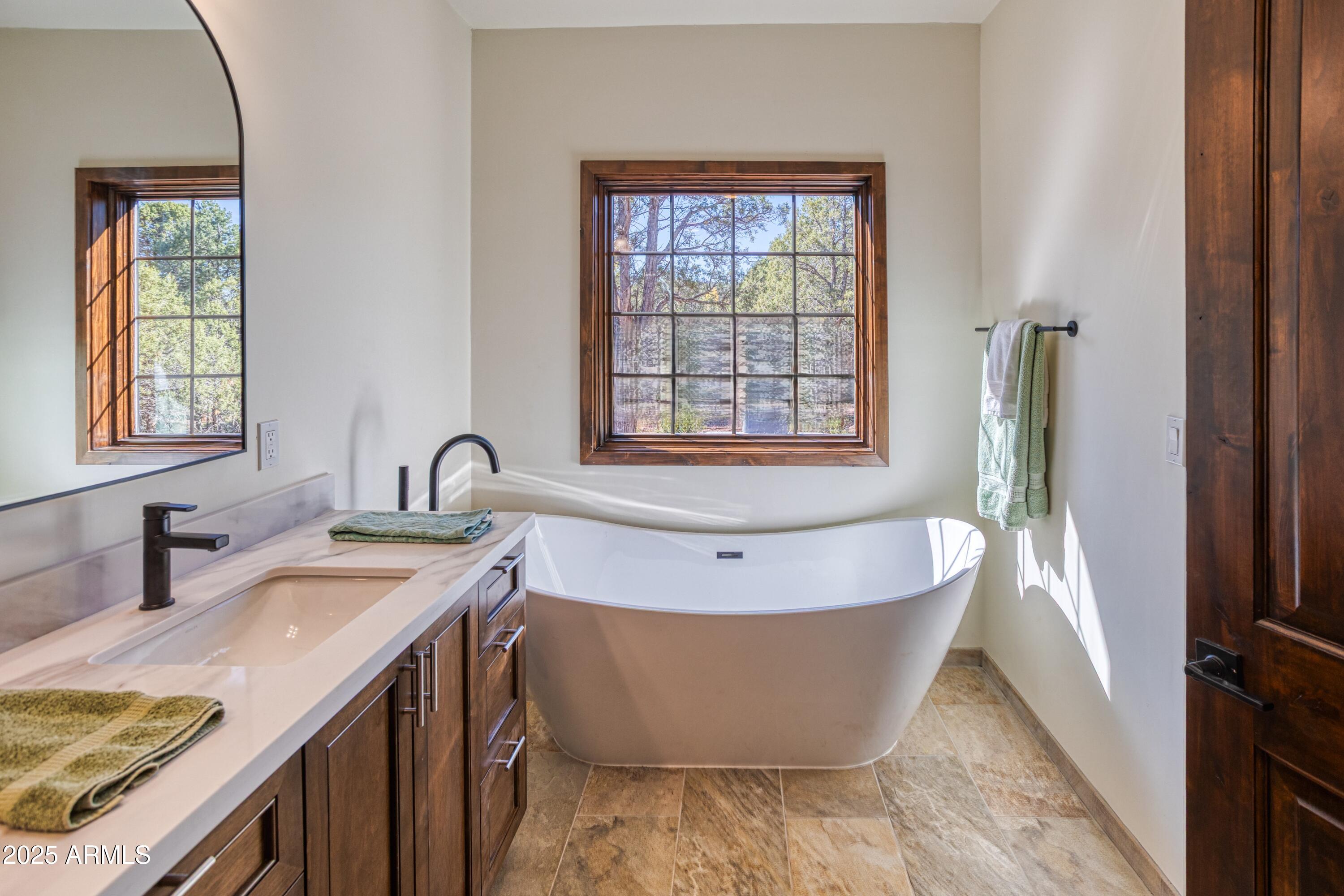 957 Cheney Ranch Loop Show Low, AZ 85901 - Photo 19 of 32 a view of a bathroom with bathtub and window