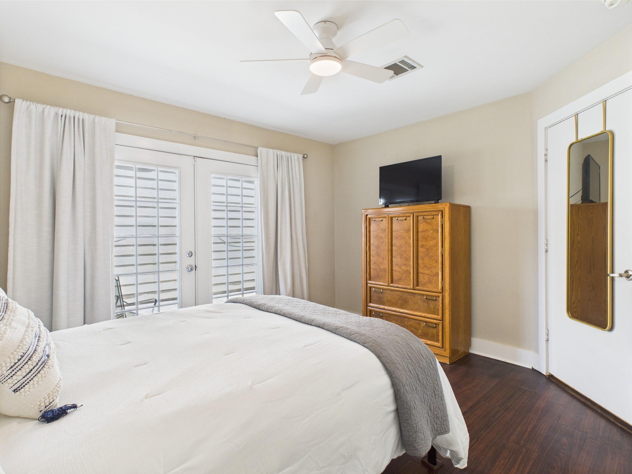 5810 Darling Street, Unit F Houston, TX 77007 - Photo 26 of 38 Secondary bedroom (1st floor)