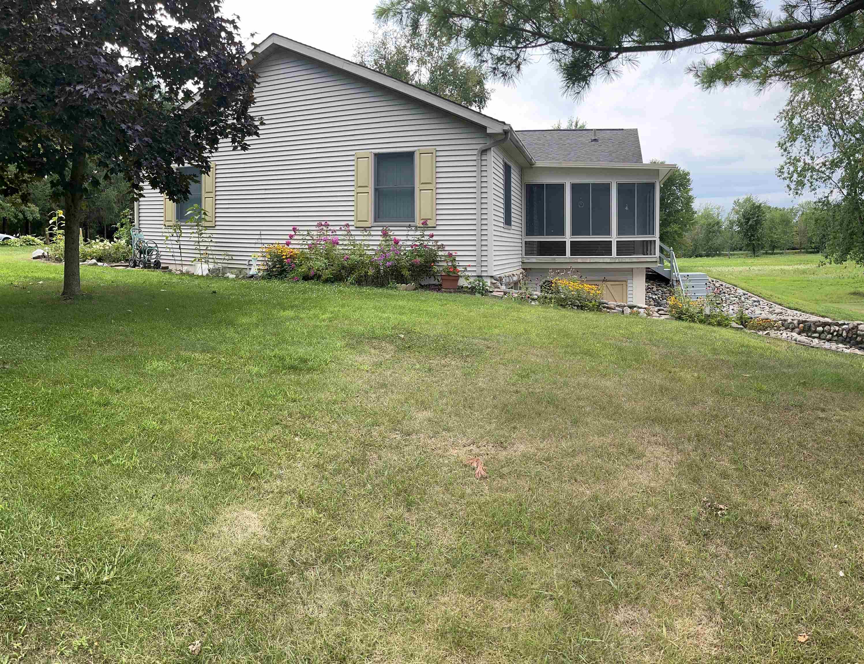 1225 South 8 Mile Road Kawkawlin, MI 48631 - Photo 2 of 57