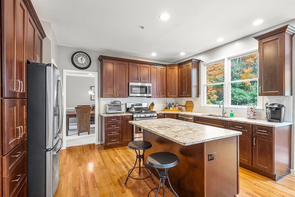 22 Ridge Way North Andover, MA 01845 - Photo 4 of 41 Gallery Image 4