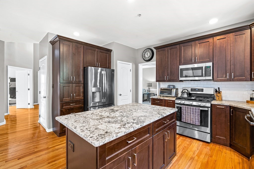 22 Ridge Way North Andover, MA 01845 - Photo 5 of 41 Gallery Image 5
