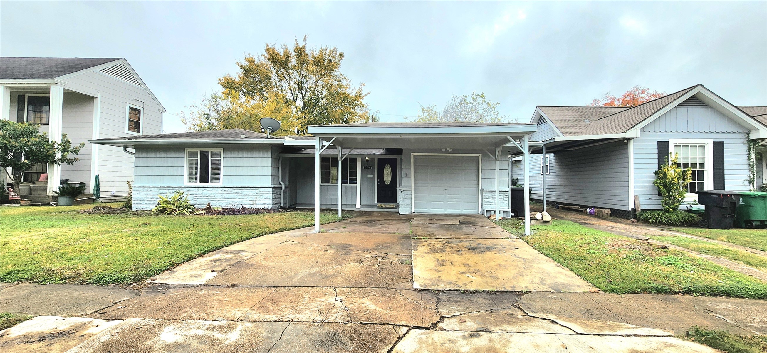 6927 Burgess Street Houston, TX 77021 - Photo 1 of 22 a front view of a house with a garden and patio