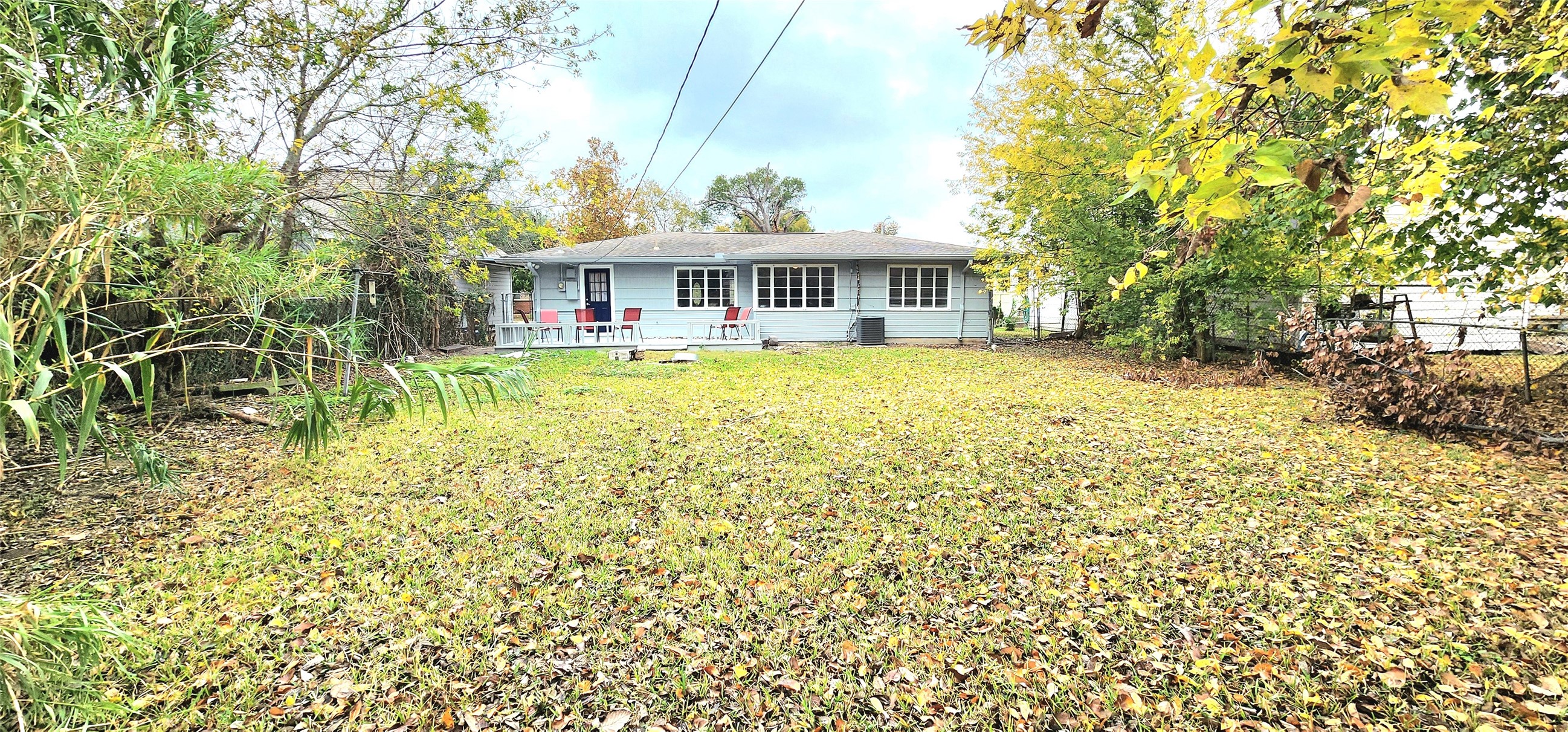 6927 Burgess Street Houston, TX 77021 - Photo 19 of 22 a front view of a house with garden