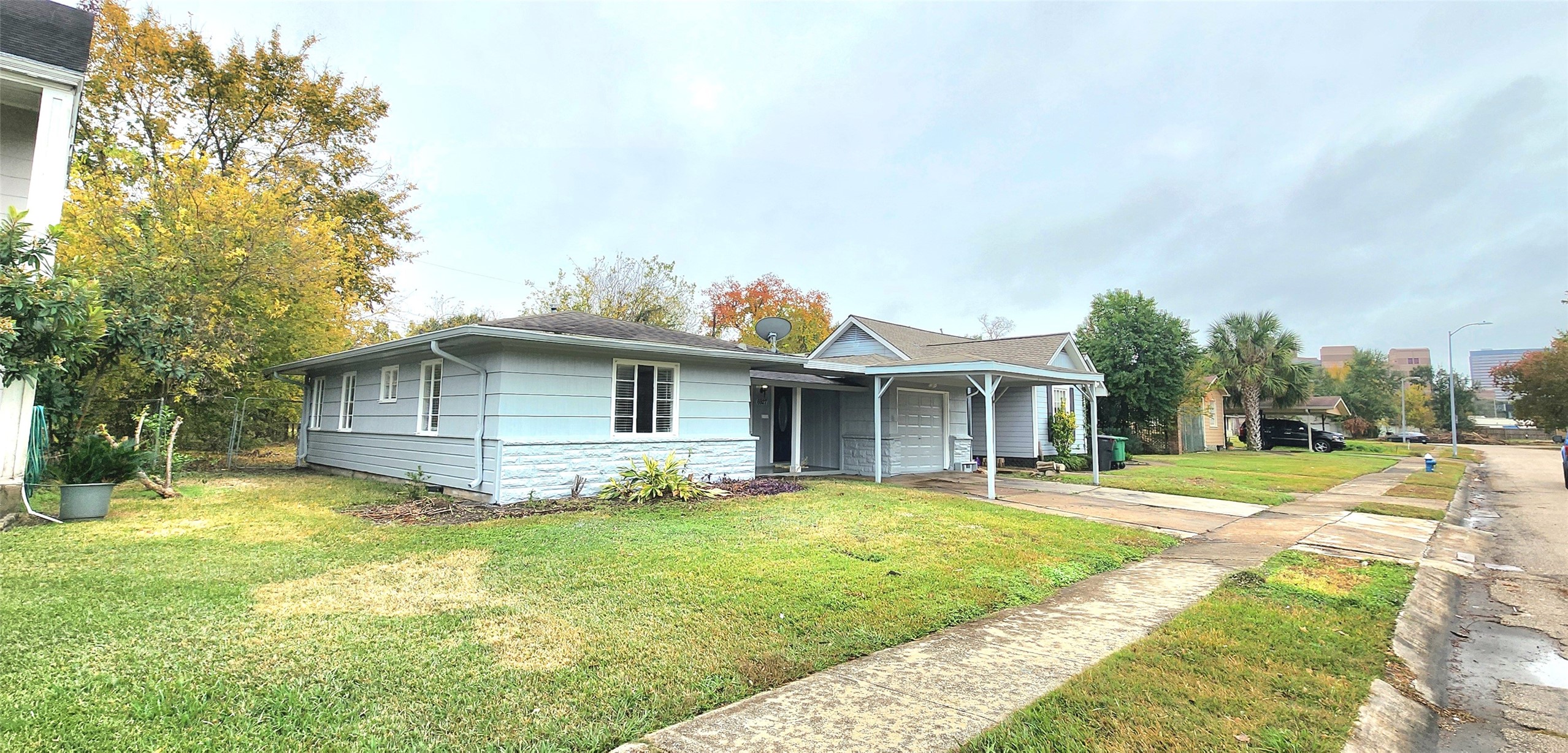 6927 Burgess Street Houston, TX 77021 - Photo 21 of 22 a view of a house with a yard