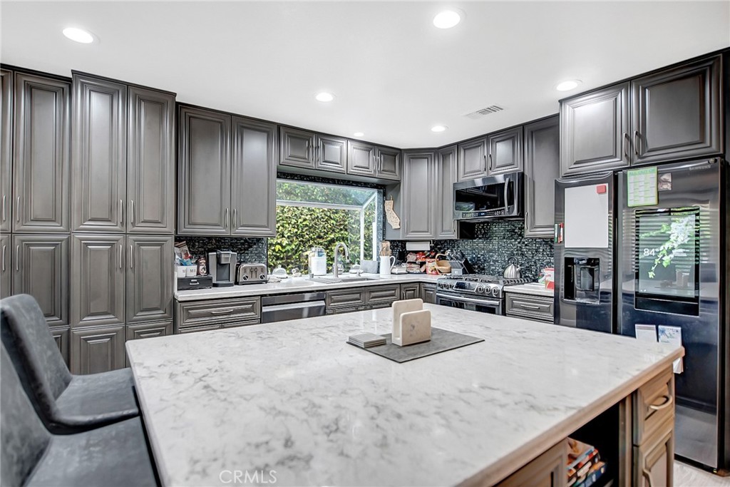 10 Valley Crest Road Simi Valley, CA 93065 - Photo 15 of 56