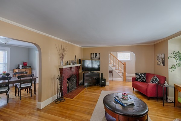 15 Edgebrook Road Boston, MA 02132 - Photo 4 of 15 Gallery Image 4