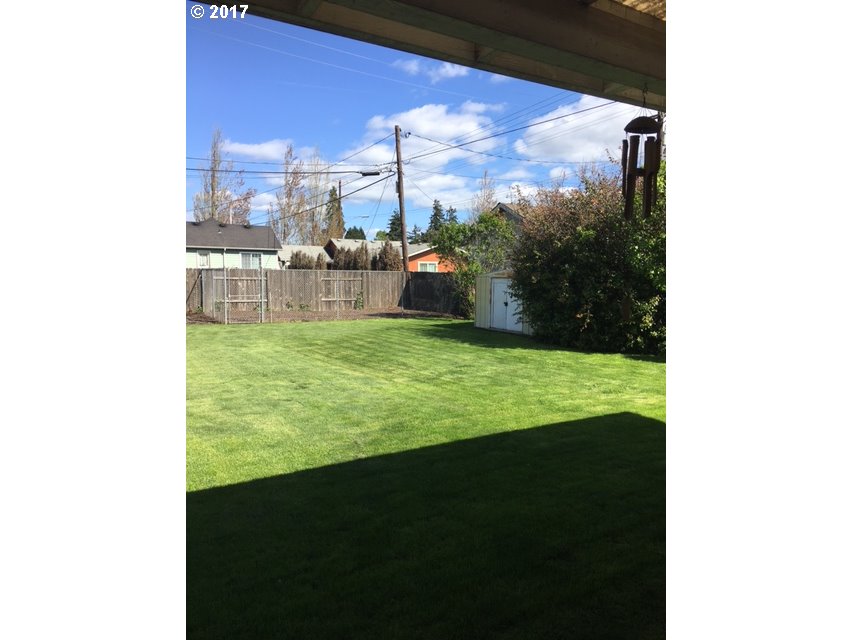 1517 Kelly Boulevard Springfield, OR 97477 - Photo 3 of 10 Gallery Image 3