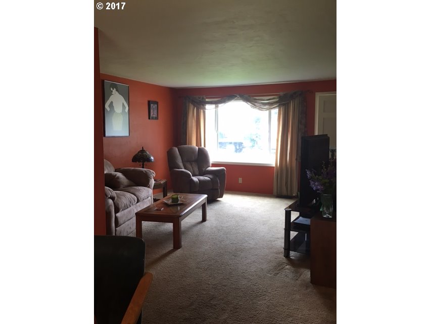 1517 Kelly Boulevard Springfield, OR 97477 - Photo 4 of 10 Gallery Image 4