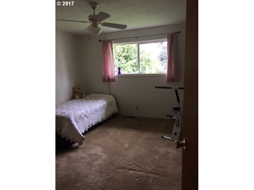 1517 Kelly Boulevard Springfield, OR 97477 - Photo 9 of 10 Gallery Image 9