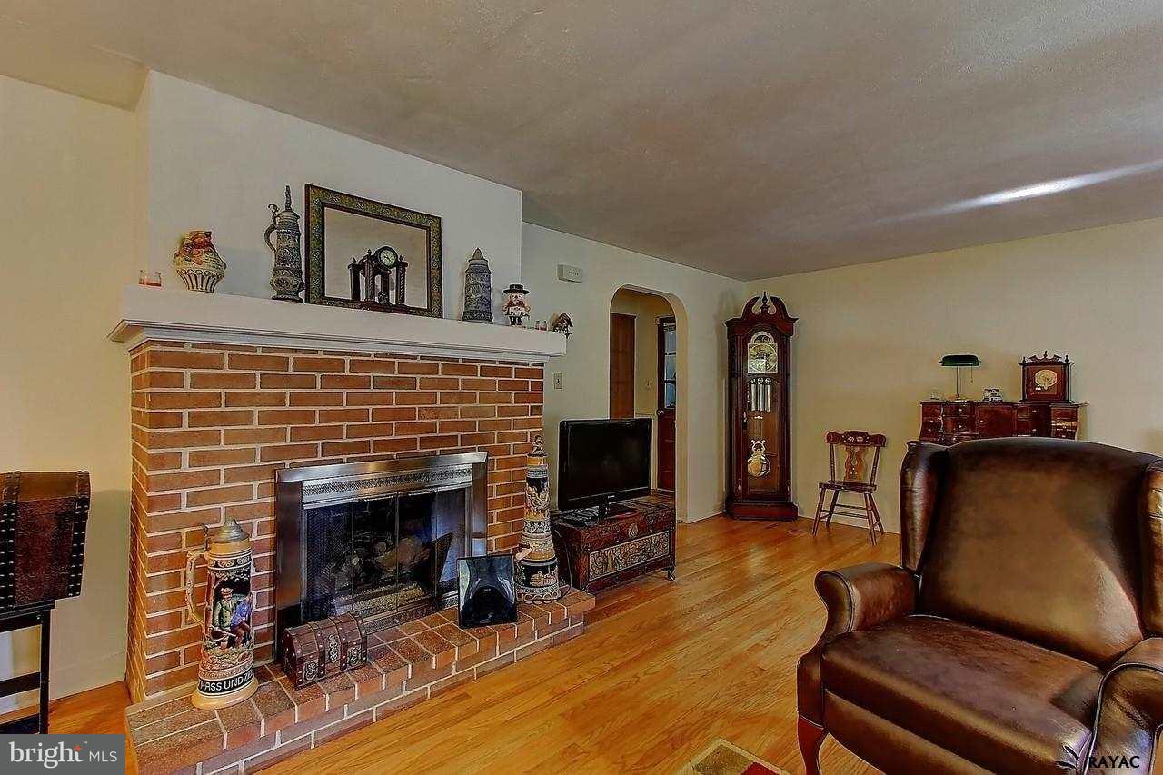 1301 Wogan Road York, PA 17404 - Photo 4 of 27