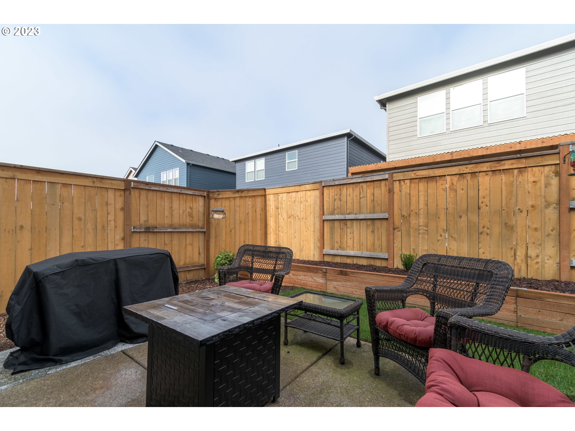 2914 Fenya Street Springfield, OR 97477 - Photo 31 of 35 a outdoor living space with furniture