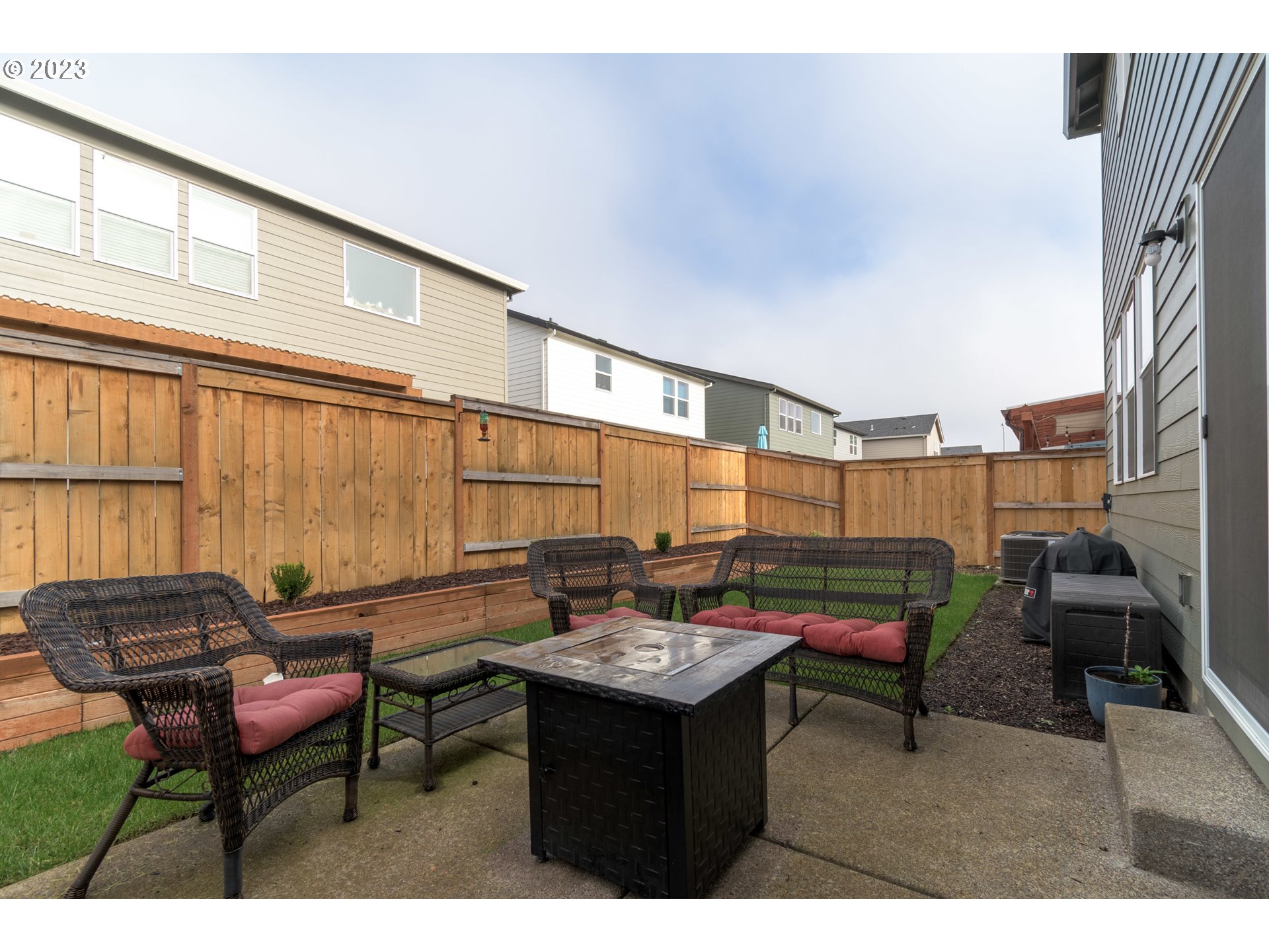 2914 Fenya Street Springfield, OR 97477 - Photo 32 of 35 a room with furniture a rug and a window
