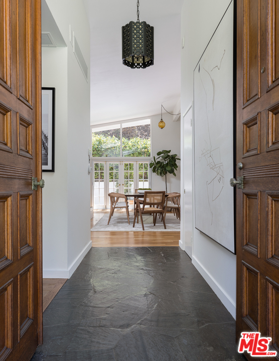 10120 Cielo Drive Beverly Hills, CA 90210 - Photo 2 of 23