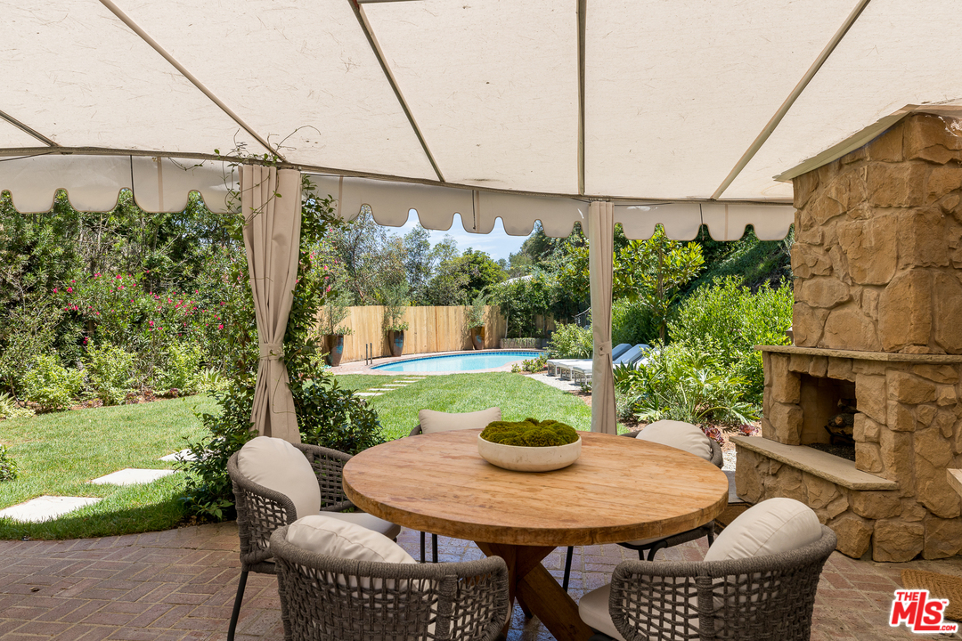 10120 Cielo Drive Beverly Hills, CA 90210 - Photo 17 of 23