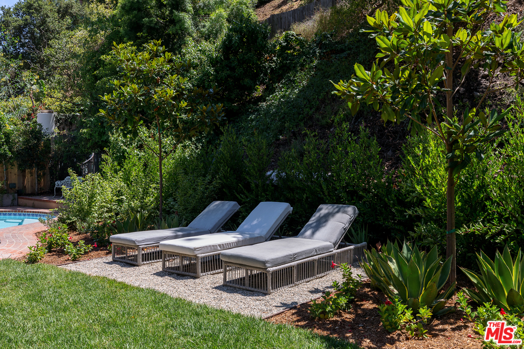 10120 Cielo Drive Beverly Hills, CA 90210 - Photo 19 of 23