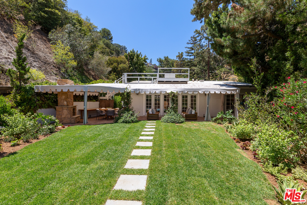 10120 Cielo Drive Beverly Hills, CA 90210 - Photo 20 of 23