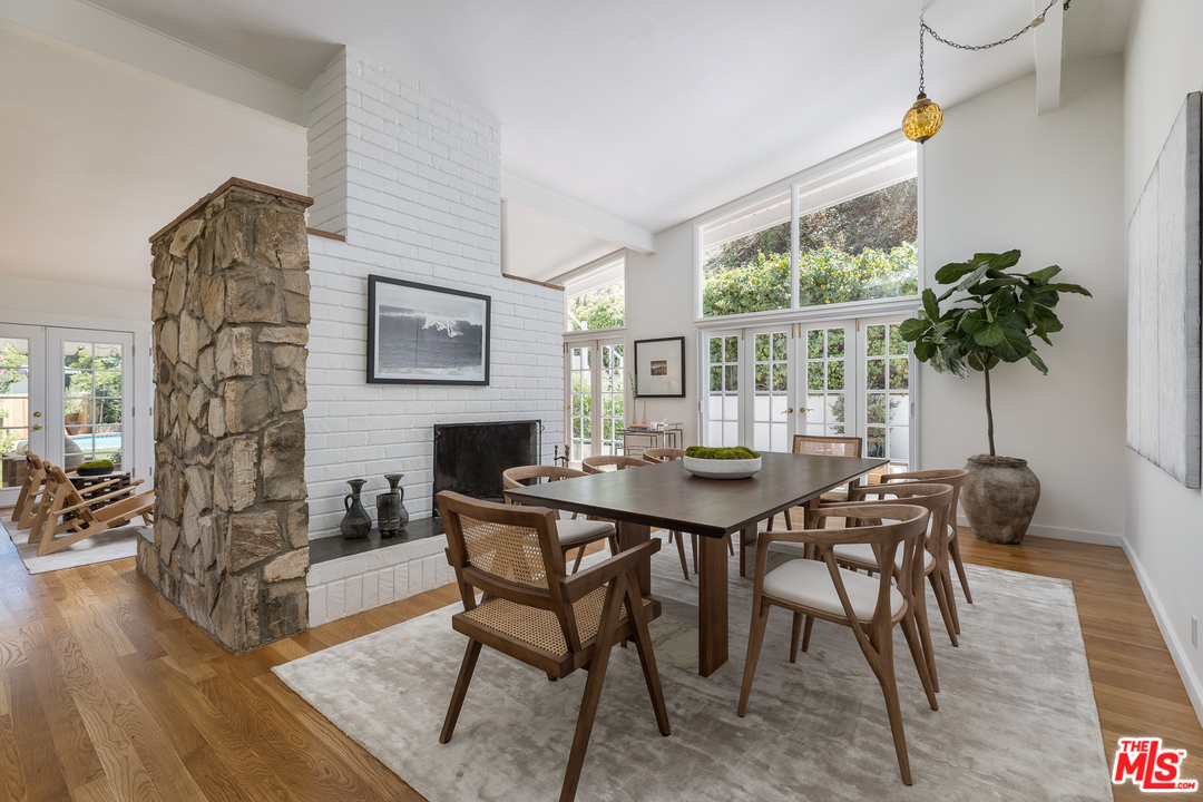 10120 Cielo Drive Beverly Hills, CA 90210 - Photo 3 of 23