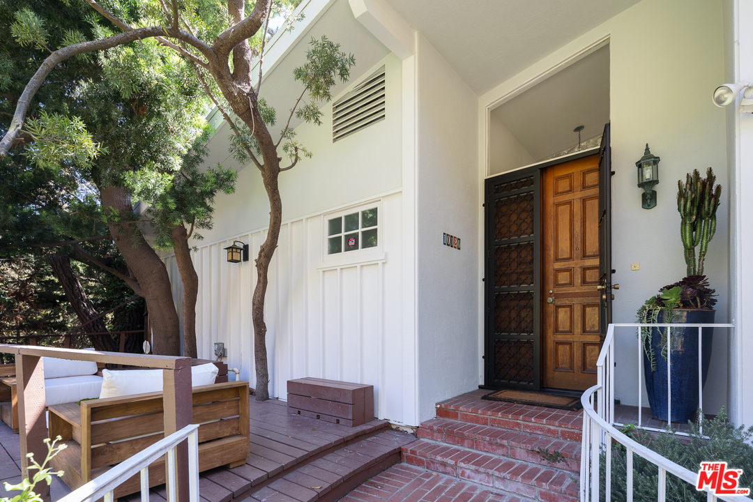 10120 Cielo Drive Beverly Hills, CA 90210 - Photo 21 of 23