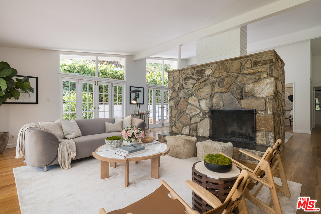 10120 Cielo Drive Beverly Hills, CA 90210 - Photo 5 of 23