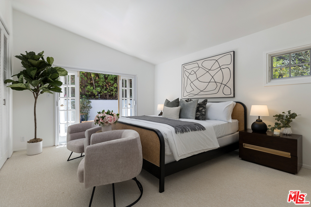 10120 Cielo Drive Beverly Hills, CA 90210 - Photo 10 of 23