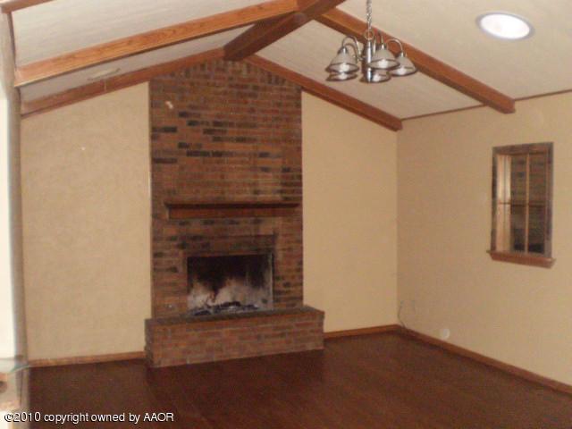 2706 Emory Drive Amarillo, TX 79110 - Photo 2 of 9 living room
