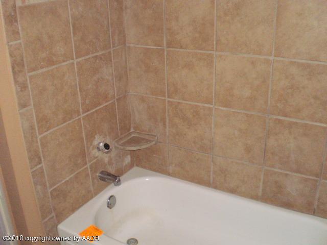 2706 Emory Drive Amarillo, TX 79110 - Photo 8 of 9 bathtub surround