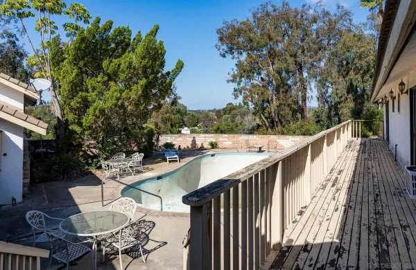 a view of deck and patio