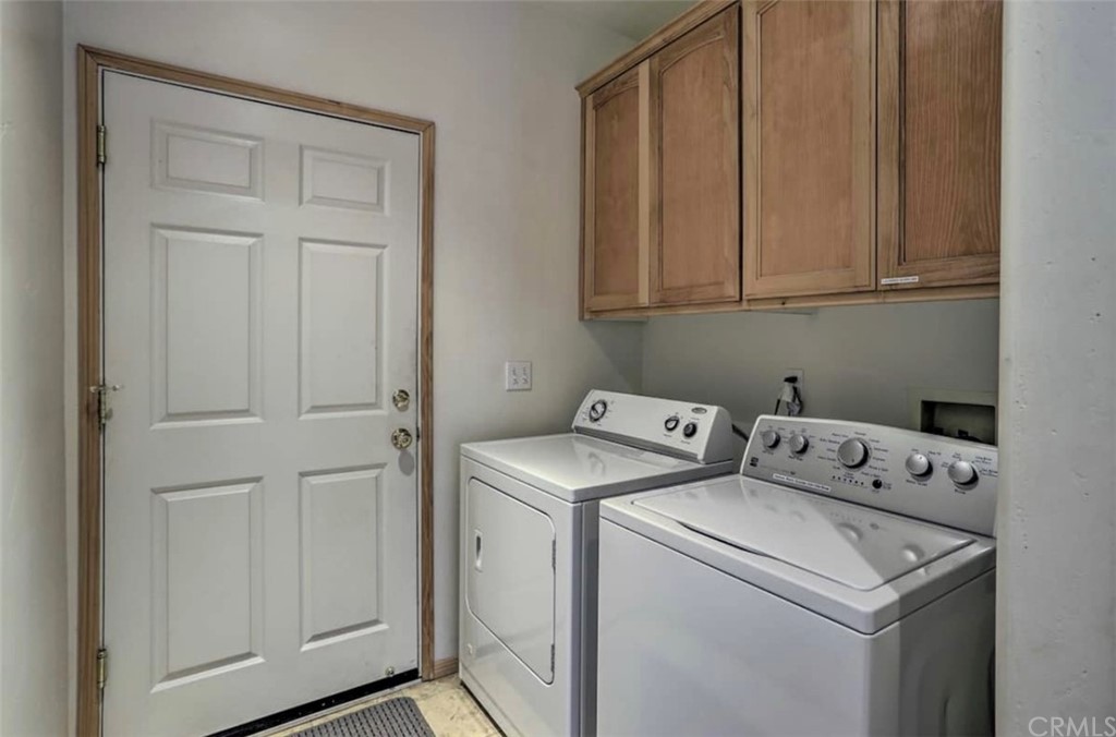 26388 Thunderbird Drive Lake Arrowhead, CA 92352 - Photo 21 of 27 a utility room with dryer and washer